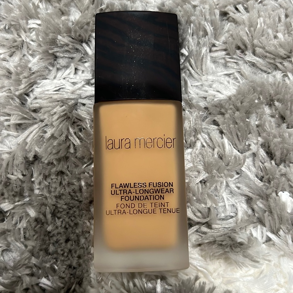 Laura Mercier Foundation-2W2 Butterscotch